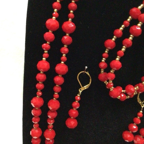 Elegant Vibrant Red Glass Beaded Necklace, Bracelet, & Earring Set - Picture 5 of 9